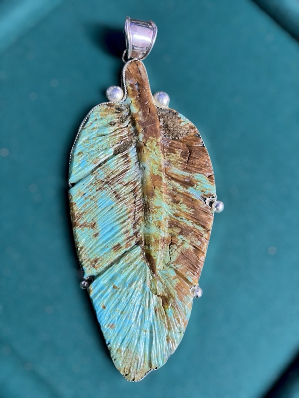 NFR ✨
Navajo/ 925 / Stella Blue Turquoise BOLD statement feather pendant.🩵🤎